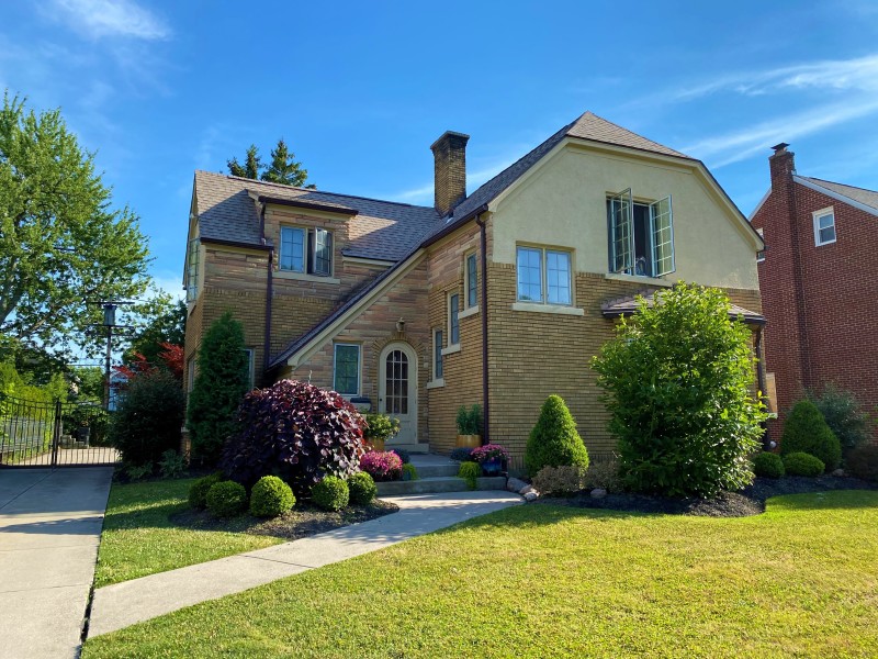 67 Deerhurst Park Blvd, Kenmore, NY 14217